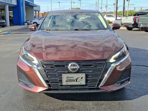 Used 2023 Nissan Altima 2.5 SV image 2