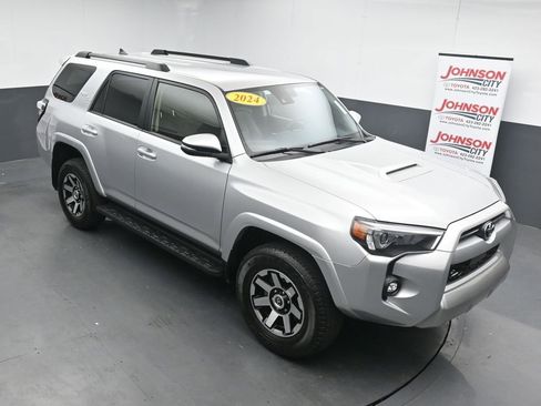 Used 2024 Toyota 4Runner TRD Off-Road Premium AWD/4WD image 24
