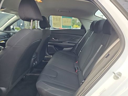 Used 2024 Hyundai Elantra SEL FWD image 19