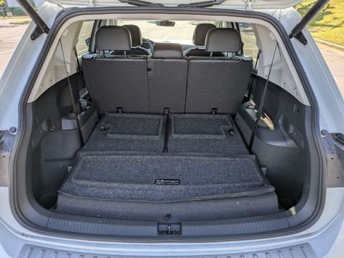 Used 2024 Volkswagen Tiguan SE FWD image 13