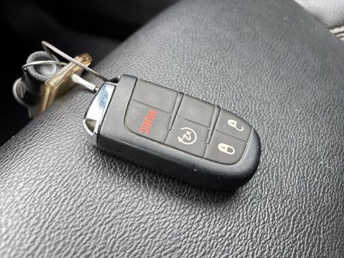 Used 2025 Jeep Compass Limited AWD/4WD image 18