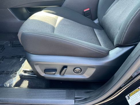 Used 2025 Nissan Rogue SV AWD/4WD image 23