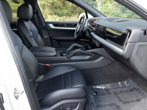 Used 2024 Porsche Cayenne image 46