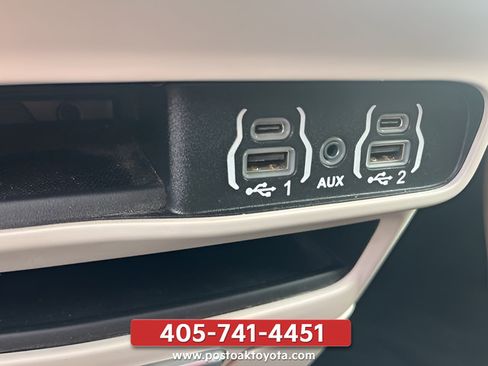 Used 2024 Chrysler Voyager LX FWD image 15