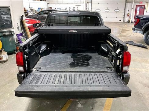 Used 2019 Toyota Tacoma TRD Off-Road image 18