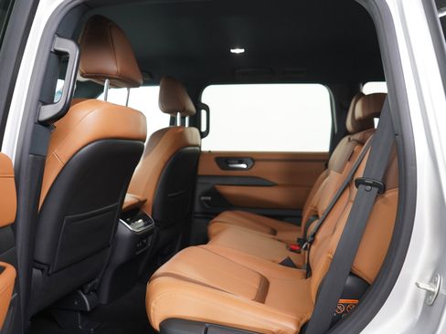 Used 2025 Nissan Armada SL AWD/4WD image 21