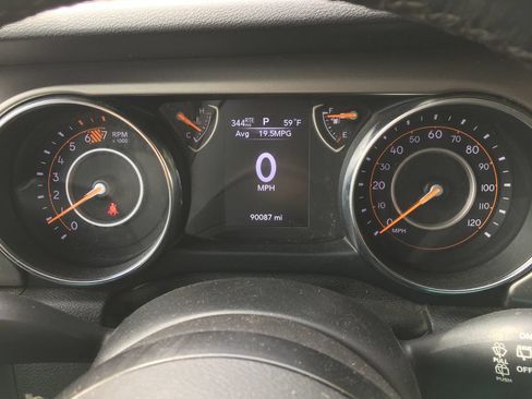 Used 2019 Jeep Wrangler Unlimited Sport S AWD/4WD image 2