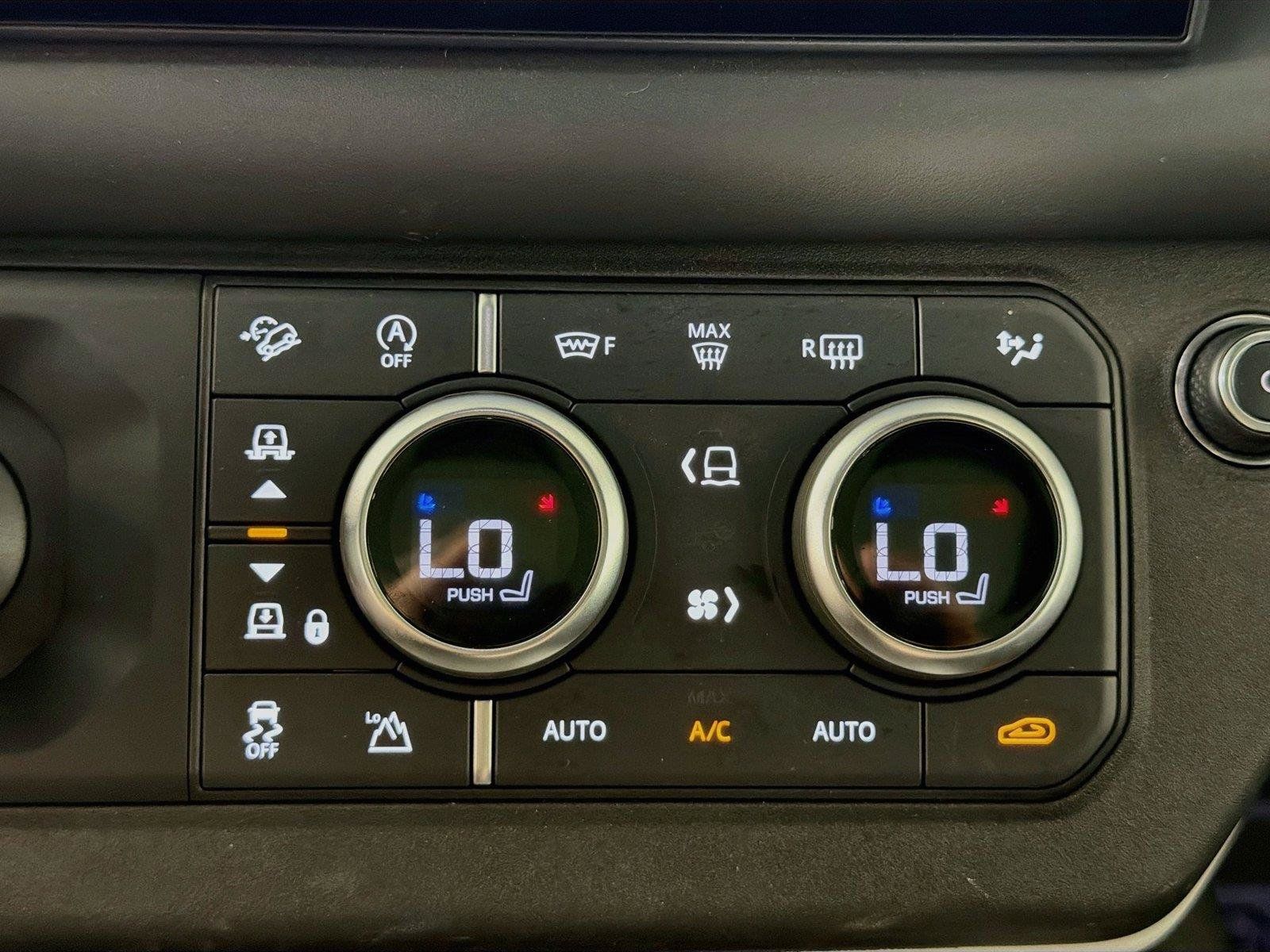 Certified 2025 Land Rover Defender 110 X-Dynamic SE AWD/4WD image 15