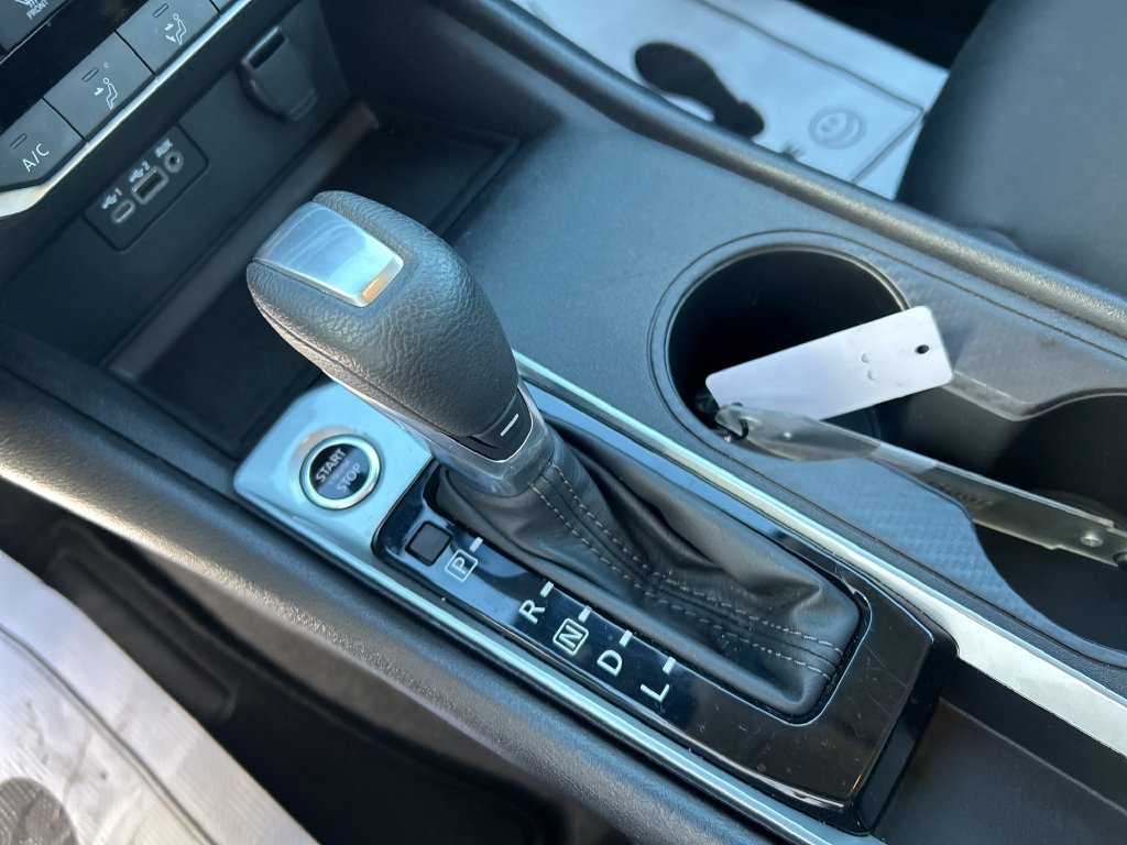 Used 2025 Nissan Altima 2.5 SV FWD image 17