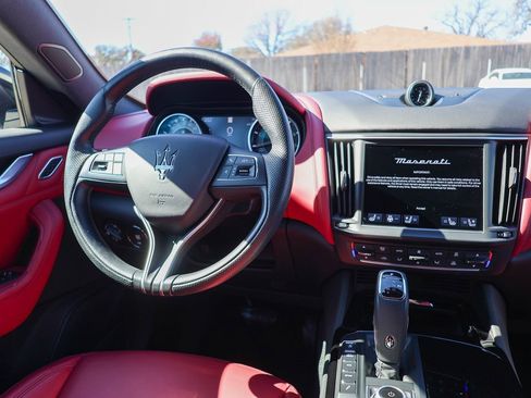 Used 2022 Maserati Levante Modena image 10