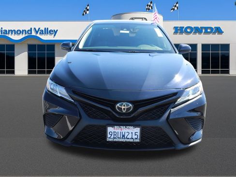 Used 2019 Toyota Camry SE FWD image 2