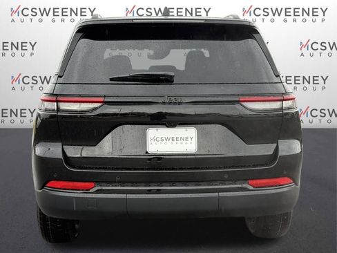 New 2025 Jeep Grand Cherokee Altitude image 4