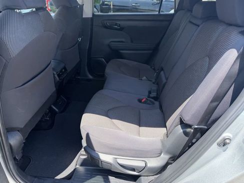 Certified 2025 Toyota Highlander LE FWD image 21