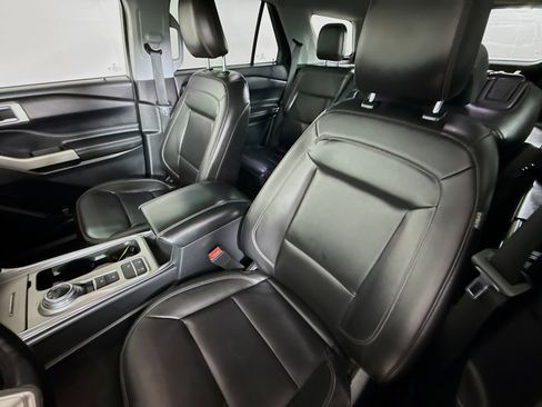 Used 2022 Ford Explorer XLT w/ Equipment Group 202A image 25
