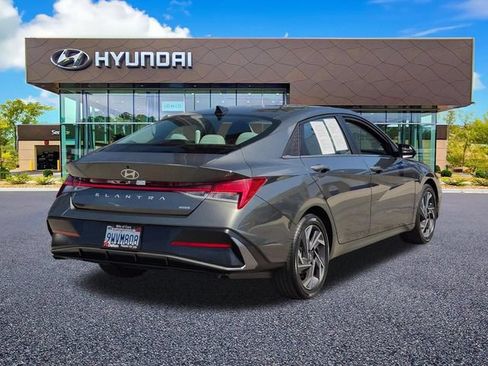 Used 2025 Hyundai Elantra Limited FWD image 4