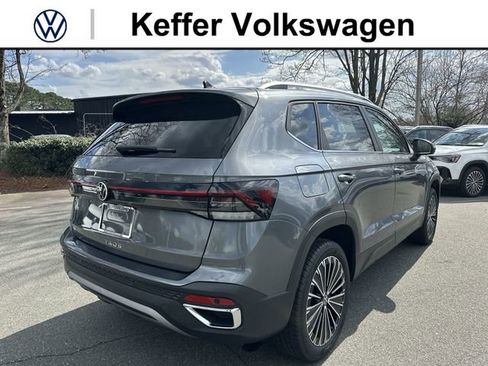 New 2026 Volkswagen Taos SE FWD image 5