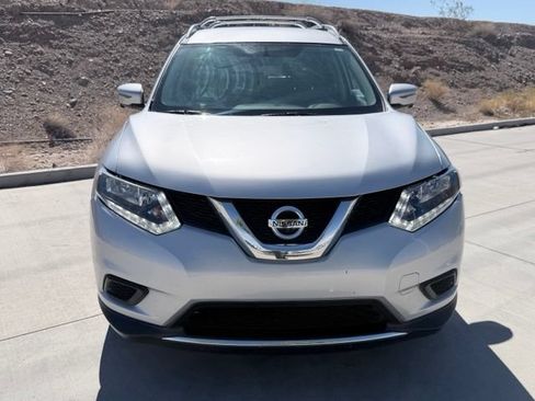 Used 2016 Nissan Rogue SV w/ SV Premium Package FWD image 2