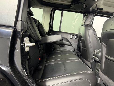 Used 2023 Jeep Wrangler Unlimited Sahara AWD/4WD image 30