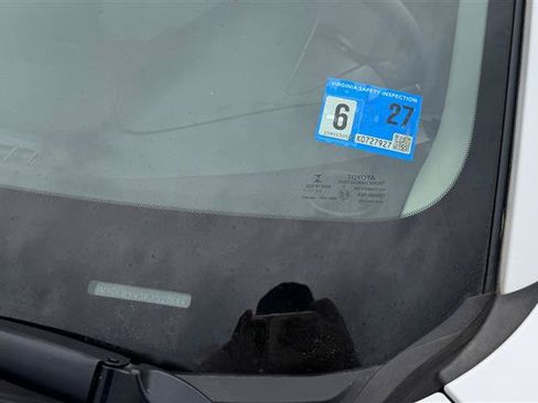 Used 2019 Toyota Yaris L FWD image 4