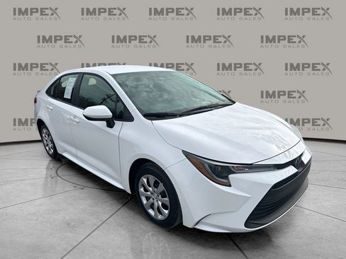 Used 2025 Toyota Corolla LE image 7