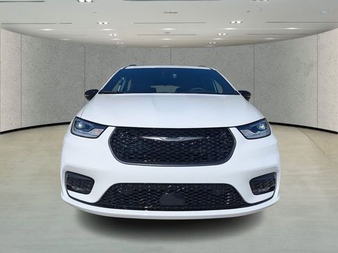 New 2026 Chrysler Pacifica Select w/ S Appearance Package image 2