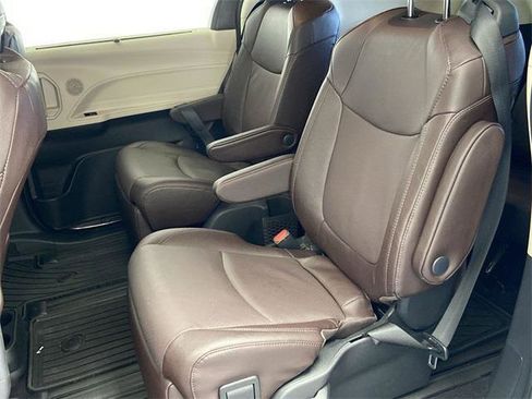 Certified 2024 Toyota Sienna Platinum image 32