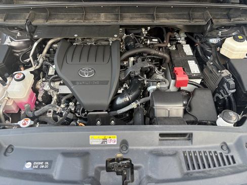Used 2023 Toyota Highlander XLE image 31