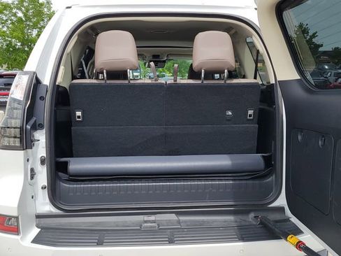Used 2023 Lexus GX 460 Luxury w/ Sport Design Package AWD/4WD image 13
