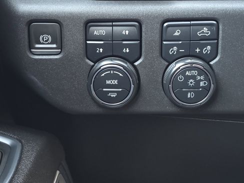 Used 2023 Chevrolet Silverado 1500 High Country w/ Technology Package image 37