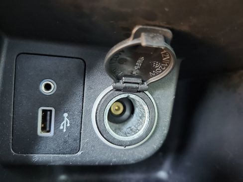 Used 2019 Nissan Kicks S image 27