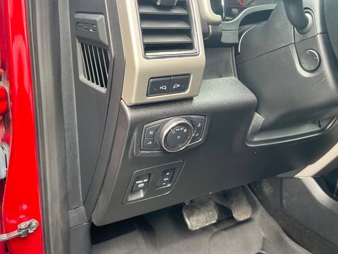 Used 2019 Ford F150 Lariat w/ Equipment Group 502A Luxury AWD/4WD image 15