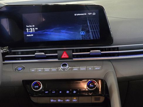 Certified 2024 Hyundai Elantra Blue image 25