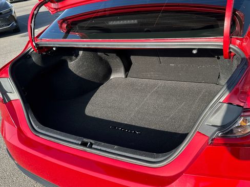 Used 2025 Toyota Camry SE image 17