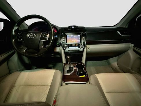 Used 2014 Toyota Camry XLE w/ Leather Package FWD image 9
