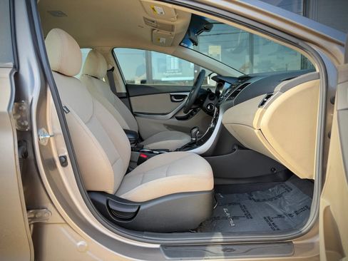 Used 2014 Hyundai Elantra SE w/ Option Group 02 FWD image 16