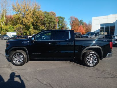 New 2025 GMC Sierra 1500 SLE w/ Preferred Package