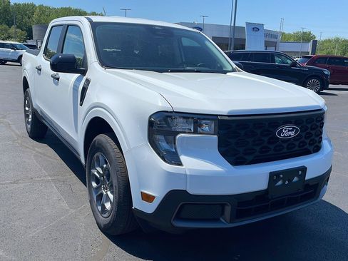 New 2026 Ford Maverick XLT w/ XLT Luxury Package FWD image 9