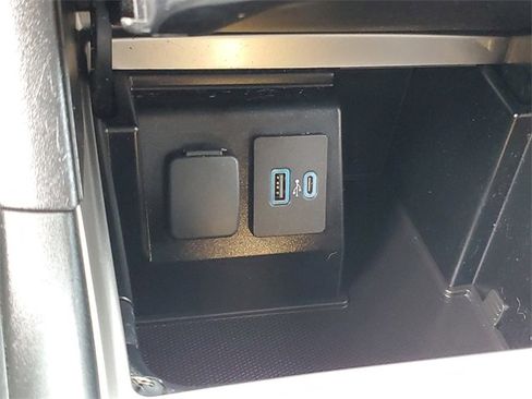 Used 2020 Ford Explorer XLT image 19