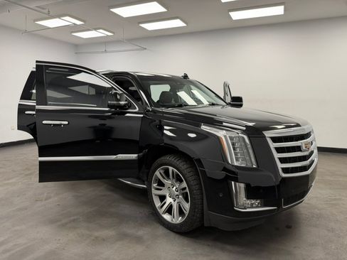Used 2017 Cadillac Escalade Luxury AWD/4WD image 27