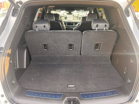 Used 2024 Buick Enclave Premium image 6