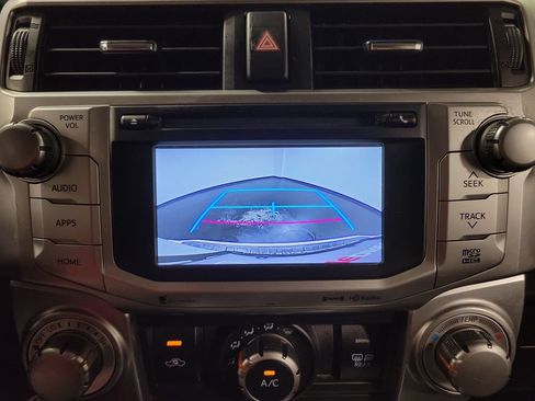 Used 2018 Toyota 4Runner SR5 AWD/4WD image 21