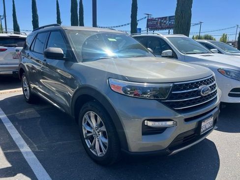 Certified 2020 Ford Explorer XLT w/ Equipment Group 202A AWD/4WD image 4