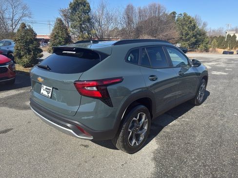 New 2026 Chevrolet Trax LT w/ Sunroof Package image 5