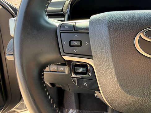 Used 2025 Toyota Camry SE FWD image 13