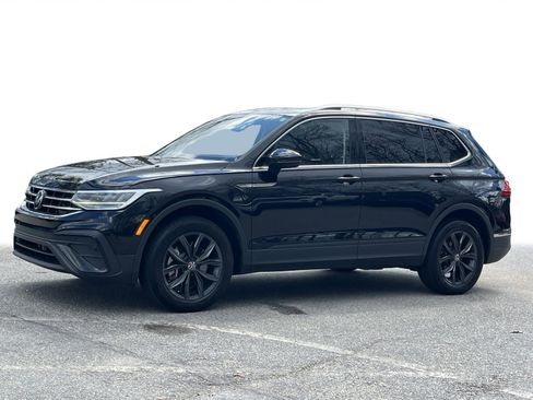 Used 2023 Volkswagen Tiguan SE w/ Panoramic Sunroof Package image 23