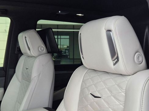 Used 2025 Cadillac Escalade Sport Platinum AWD/4WD image 12