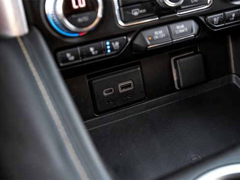 Used 2021 GMC Yukon XL SLT image 25