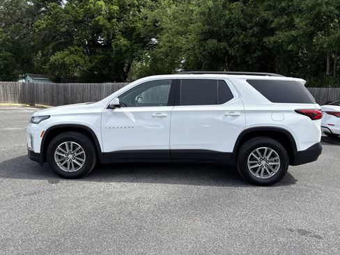 Used 2023 Chevrolet Traverse LT FWD image 2