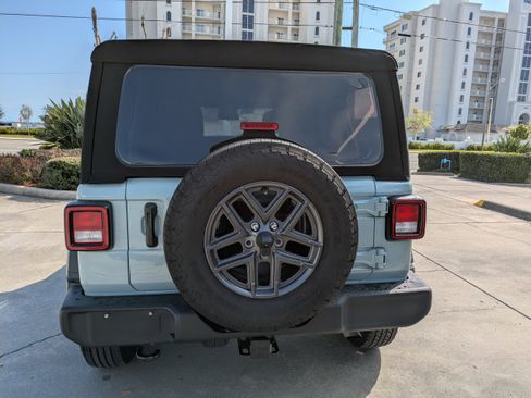 Used 2024 Jeep Wrangler Sport S image 5