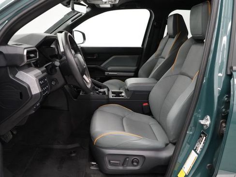 Used 2025 Toyota 4Runner Trailhunter AWD/4WD image 12